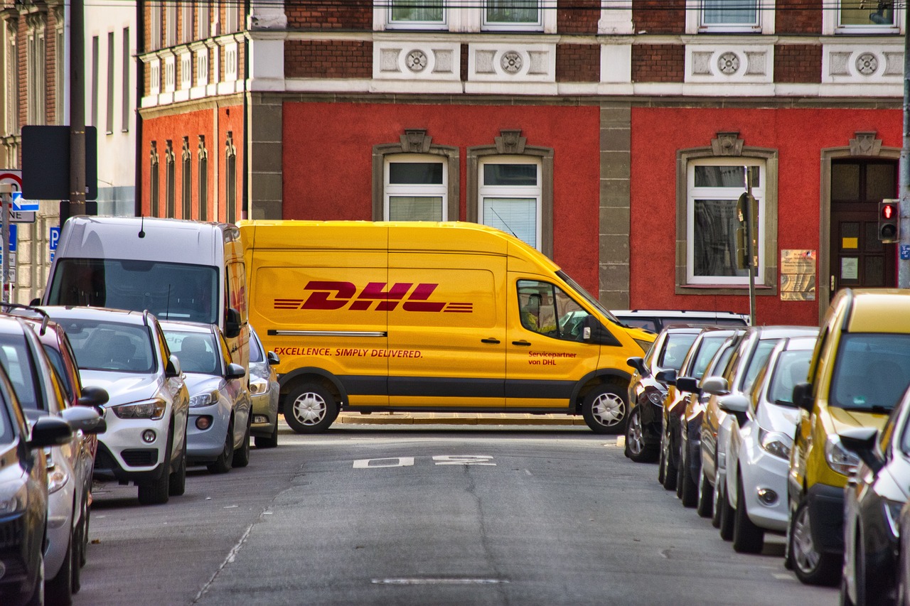 7 Reasons to Choose DHL Express Courier for Festival Deliveries.