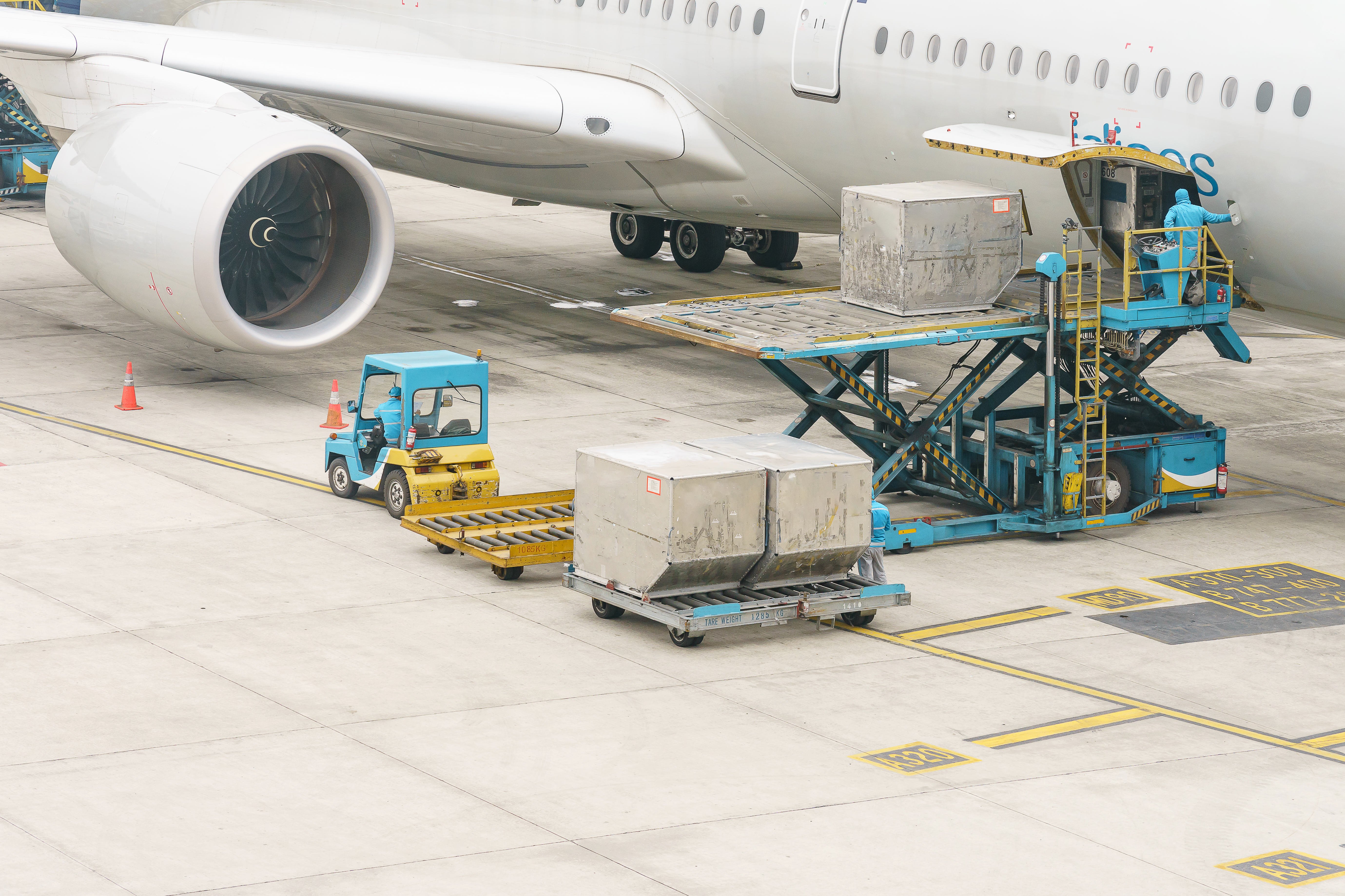 5 Ways Air Cargo Services Power Your Business Growth